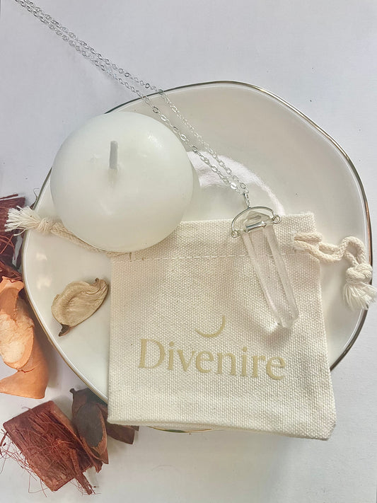 Colgante de Cuarzo Blanco con Cadena de Plata de Ley 925 – Amuleto de Claridad y Libertad | Divenire