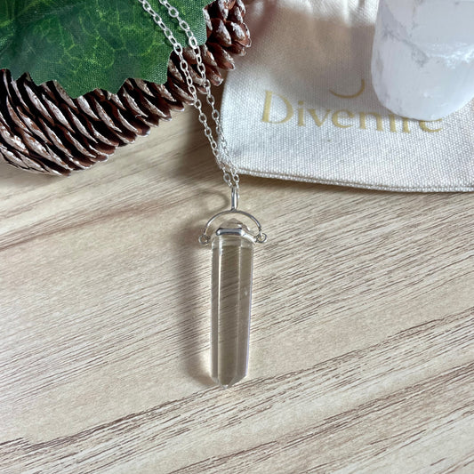 Colgante de Cuarzo Blanco con Cadena de Plata de Ley 925 – Amuleto de Claridad y Libertad | Divenire